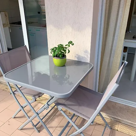 Relax Au Soleil - Studio Avec Grande Terrasse - Proche De La Plage 100 M Et Du Centre Ville