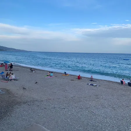 Relax Au Soleil - Studio Avec Grande Terrasse - Proche De La Plage 100 M Et Du Centre Ville *