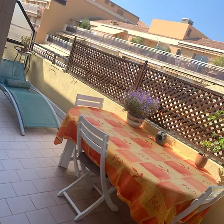 Relax Au Soleil - Avec Grande Terrasse - Proche De La 100 M Et Du Centre Appartement *